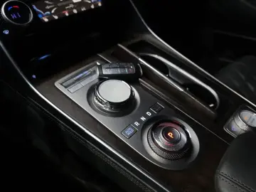 2023 Genesis GV80 с пробегом 35 838 км