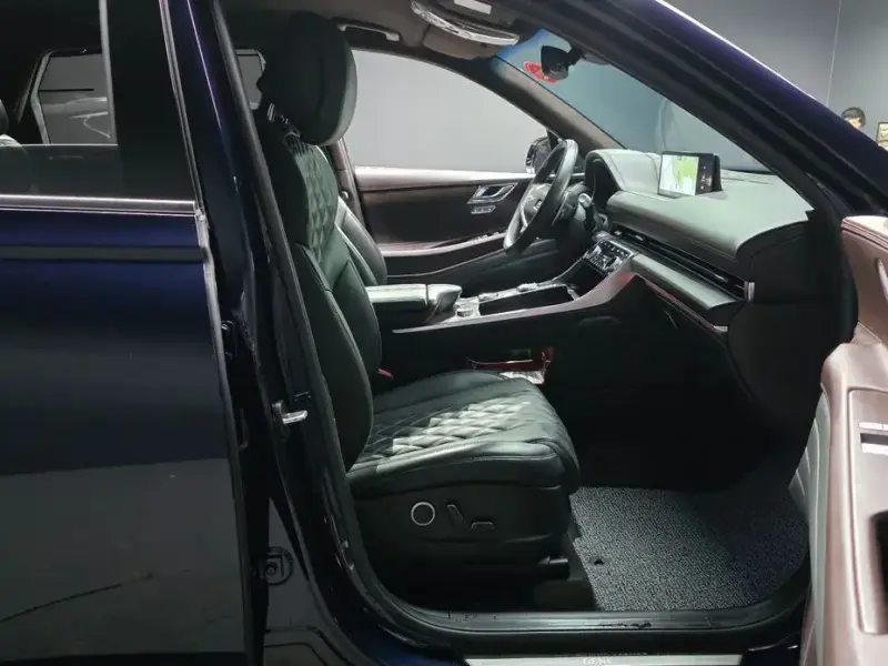 2023 Genesis GV80 с пробегом 35 838 км
