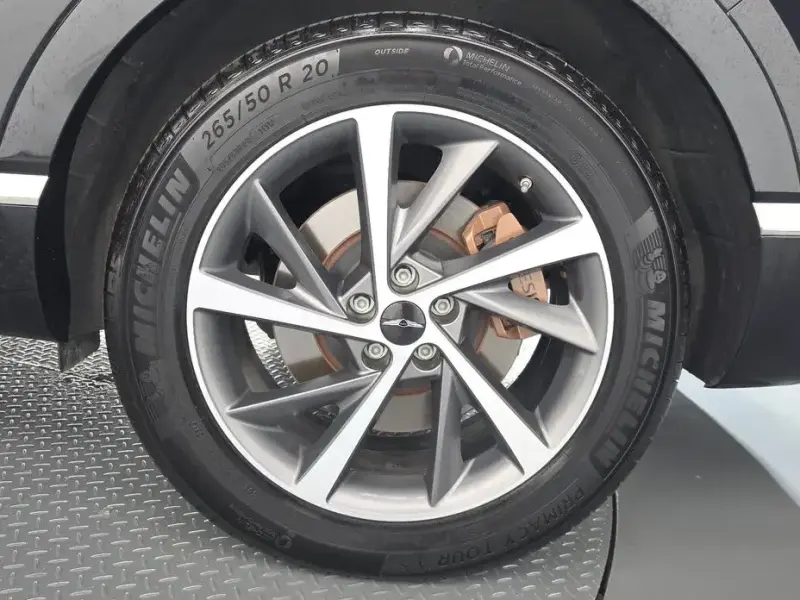 2023 Genesis GV80 с пробегом 41 389 км