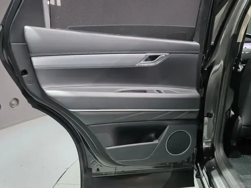 2023 Genesis GV80 с пробегом 36 103 км