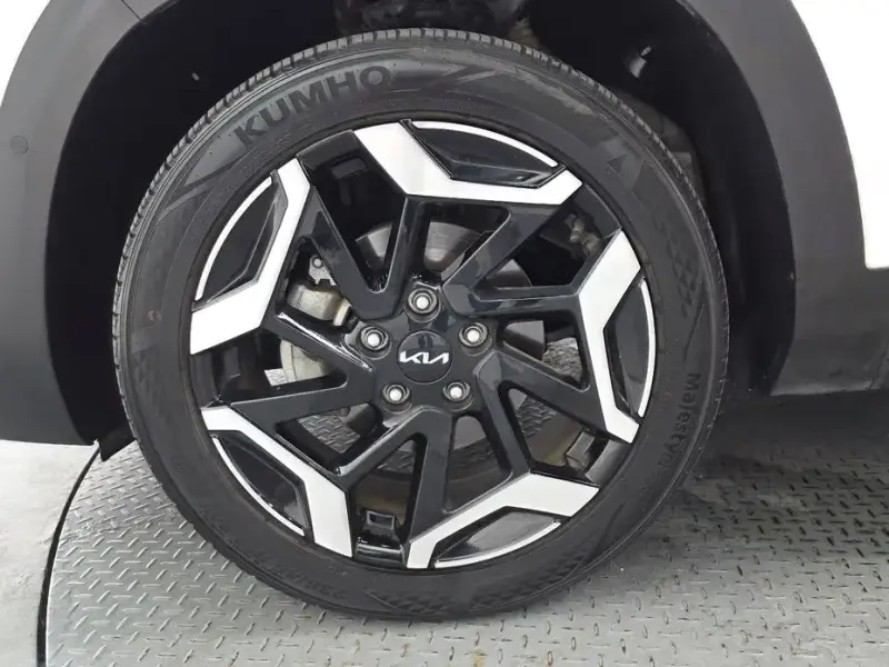 2023 Kia Seltos с пробегом 13 325 км