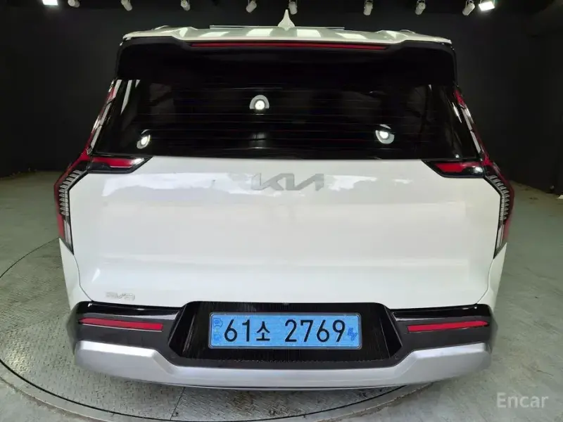 2023 Kia EV9 с пробегом 79 366 км