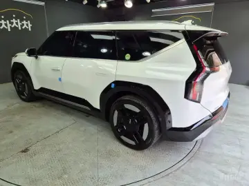 2023 Kia EV9 с пробегом 79 366 км