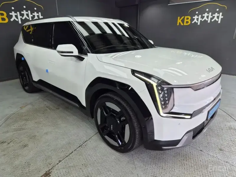 2023 Kia EV9 с пробегом 79 366 км