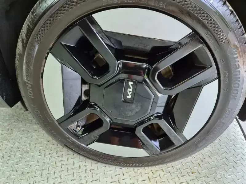2023 Kia EV9 с пробегом 79 366 км