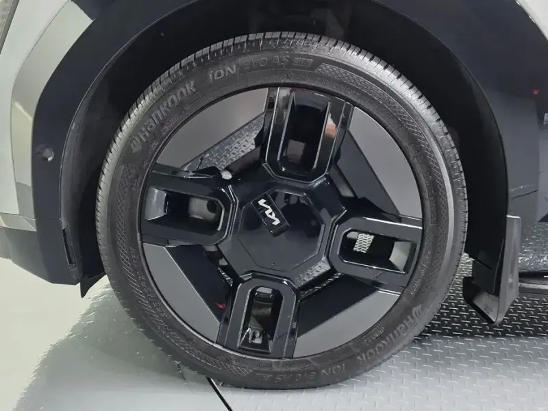 2023 Kia EV9 с пробегом 56 226 км