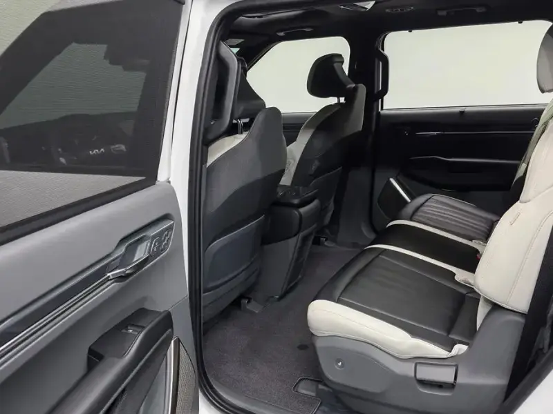 2023 Kia EV9 с пробегом 56 226 км