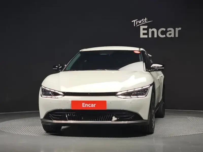 2023 Kia EV6 с пробегом 49 081 км