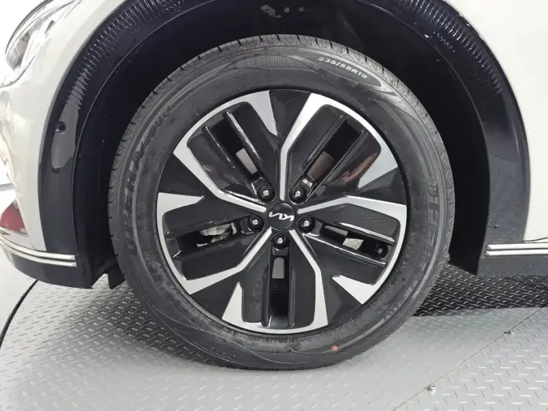 2023 Kia EV6 с пробегом 49 081 км