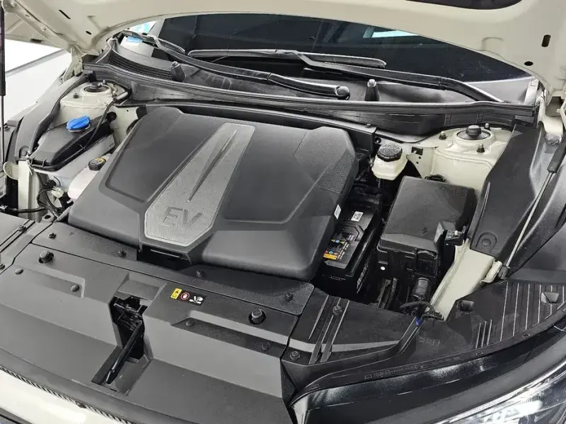 2023 Kia EV6 с пробегом 49 081 км