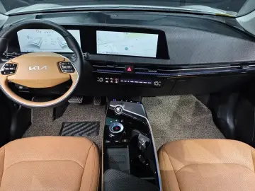 2023 Kia EV6 с пробегом 49 081 км
