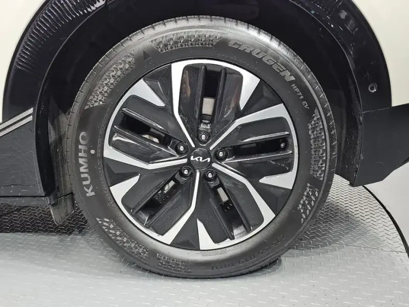 2023 Kia EV6 с пробегом 49 081 км