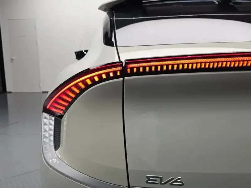 2023 Kia EV6 с пробегом 49 081 км