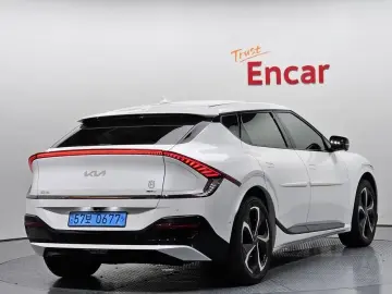 2022 Kia EV6 с пробегом 66 385 км