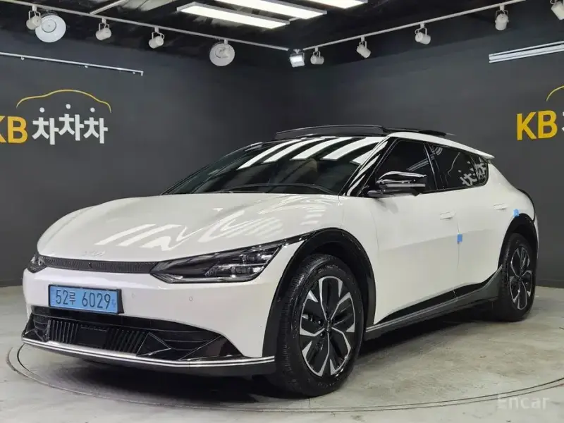 2023 Kia EV6 с пробегом 17 000 км