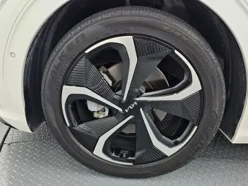 2022 Kia EV6 с пробегом 66 385 км