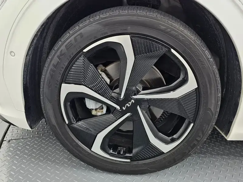 2022 Kia EV6 с пробегом 66 385 км