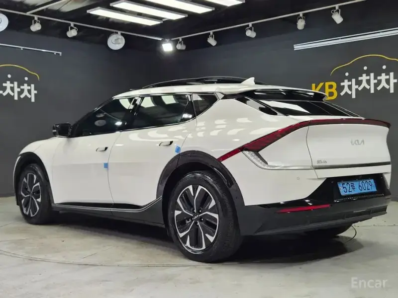 2023 Kia EV6 с пробегом 17 000 км