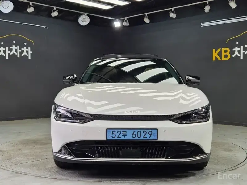 2023 Kia EV6 с пробегом 17 000 км