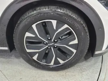 2023 Kia EV6 с пробегом 17 000 км