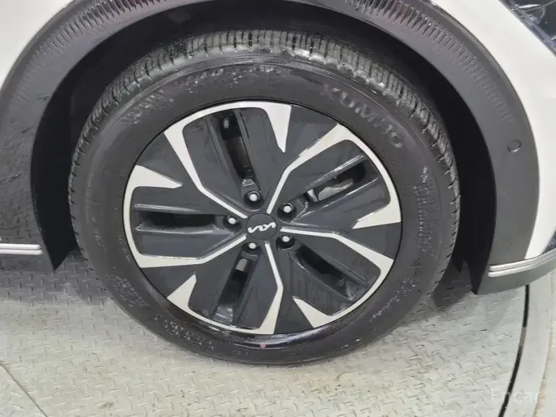 2023 Kia EV6 с пробегом 17 000 км