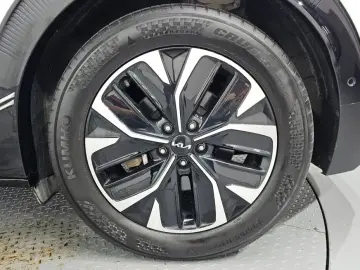 2022 Kia EV6 с пробегом 70 958 км