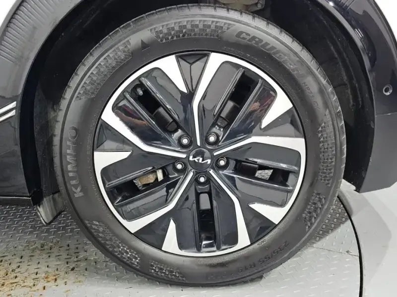 2022 Kia EV6 с пробегом 70 958 км