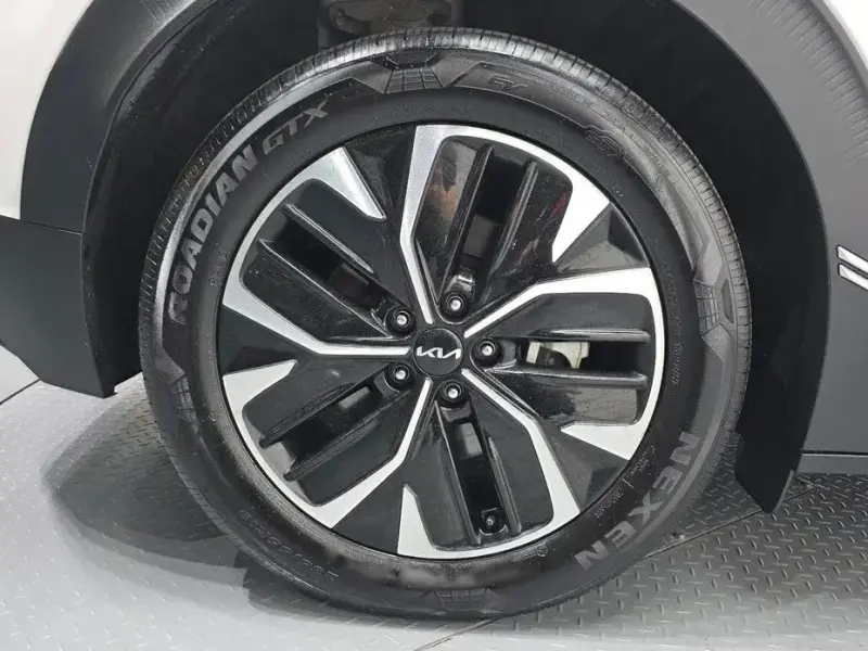 2022 Kia EV6 с пробегом 37 947 км