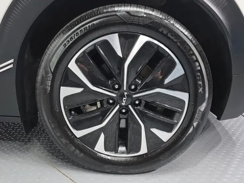 2022 Kia EV6 с пробегом 37 947 км
