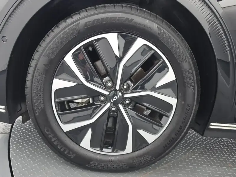 2023 Kia EV6 с пробегом 46 797 км