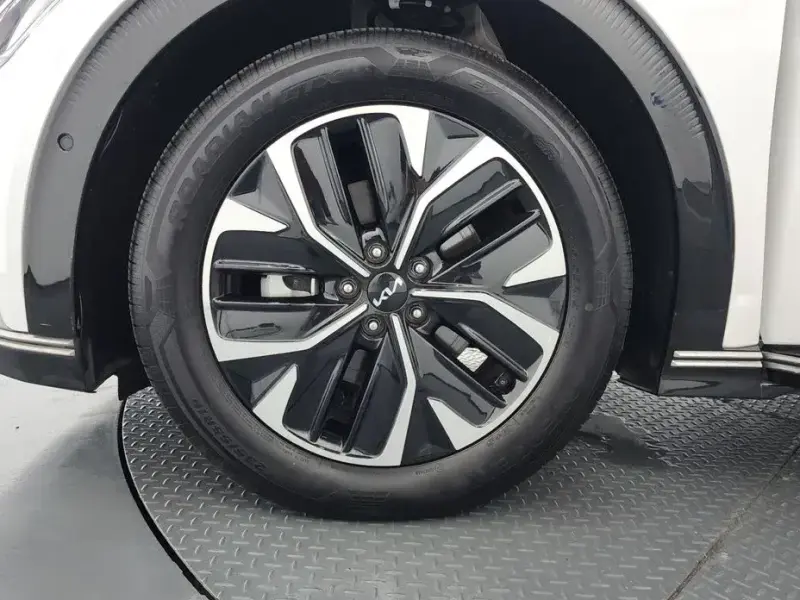 2022 Kia EV6 с пробегом 10 405 км