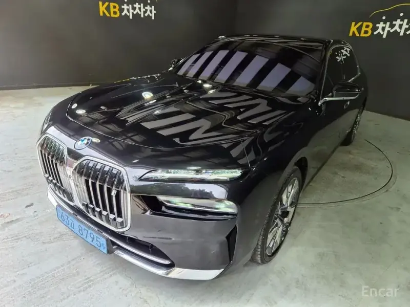 2022 BMW i7 с пробегом 136 159 км