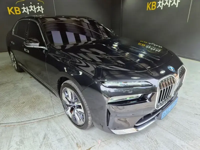 2022 BMW i7 с пробегом 136 159 км