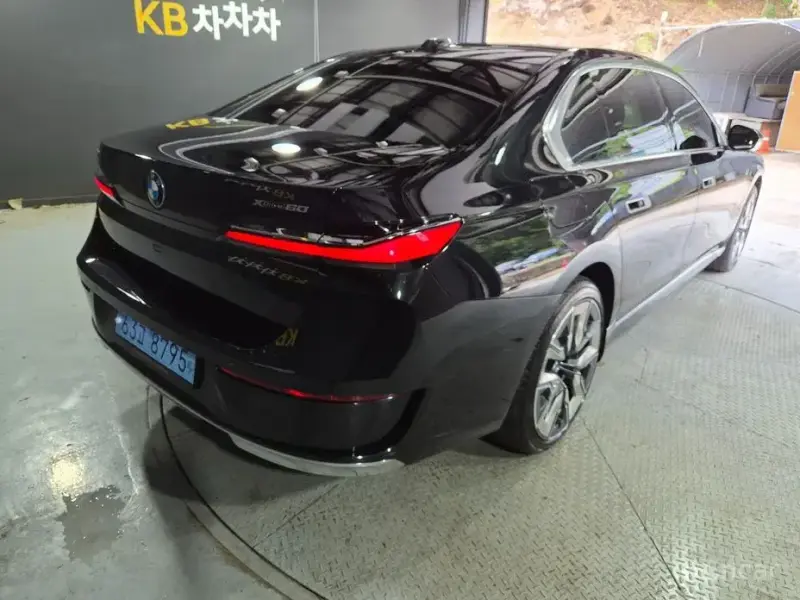 2022 BMW i7 с пробегом 136 159 км