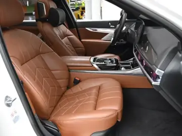 2024 BMW i7 с пробегом 69 601 км