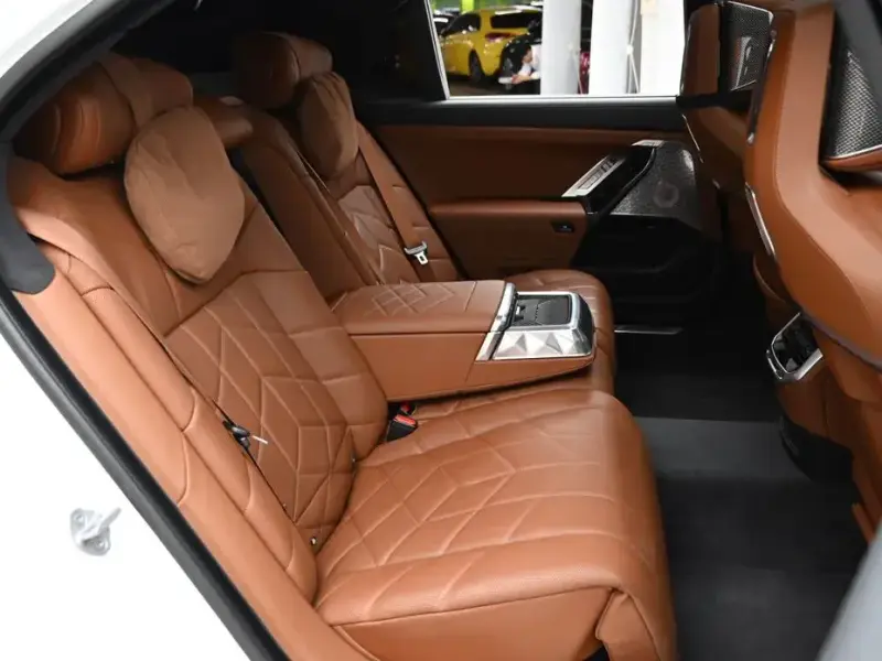 2024 BMW i7 с пробегом 69 601 км