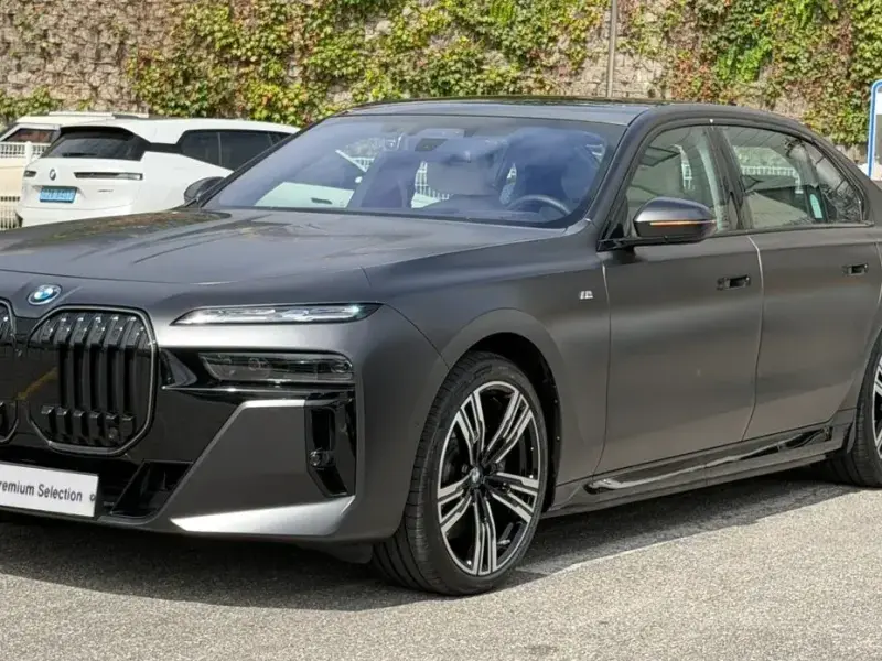 2024 BMW i7 с пробегом 5 635 км