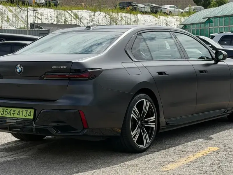 2024 BMW i7 с пробегом 5 635 км