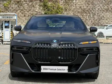 2024 BMW i7 с пробегом 5 635 км
