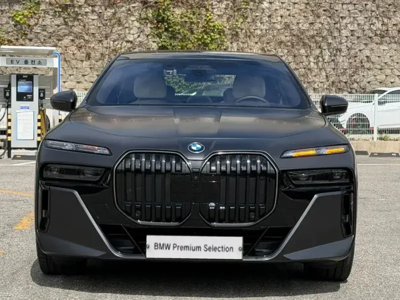2024 BMW i7 с пробегом 5 635 км
