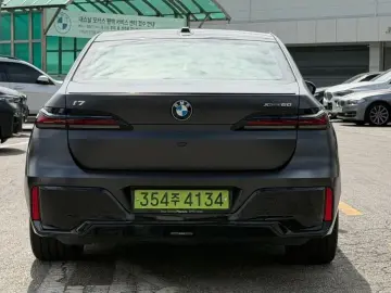 2024 BMW i7 с пробегом 5 635 км