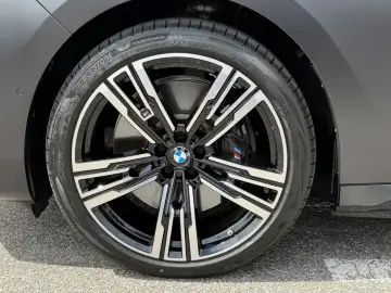 2024 BMW i7 с пробегом 5 635 км