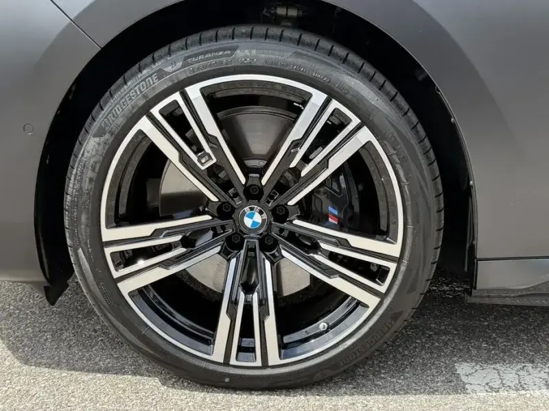 2024 BMW i7 с пробегом 5 635 км
