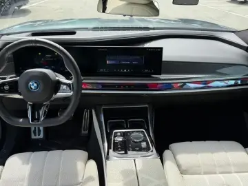 2024 BMW i7 с пробегом 5 635 км