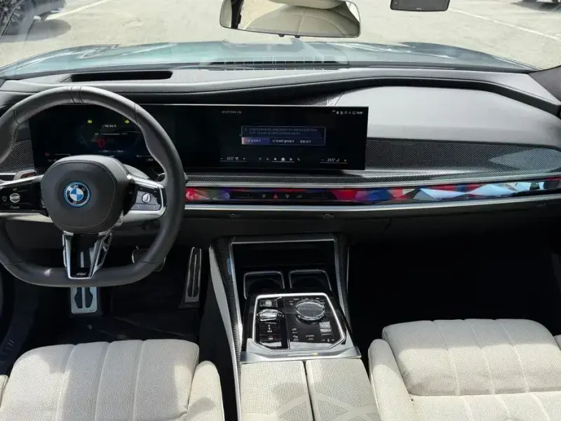 2024 BMW i7 с пробегом 5 635 км