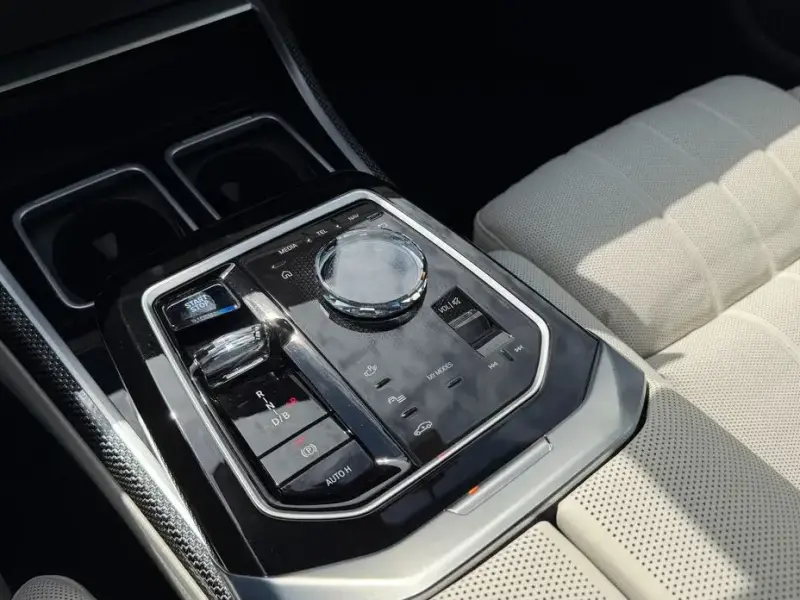 2024 BMW i7 с пробегом 5 635 км