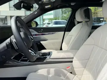 2024 BMW i7 с пробегом 5 635 км