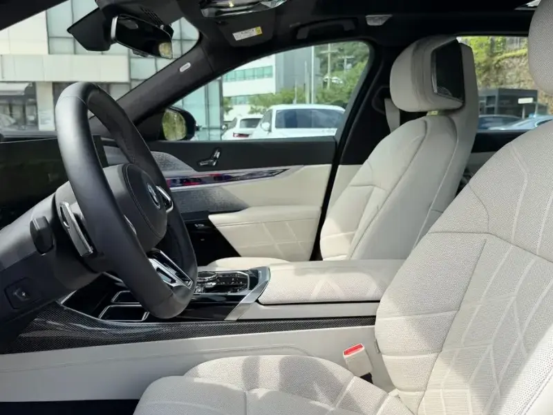 2024 BMW i7 с пробегом 5 635 км