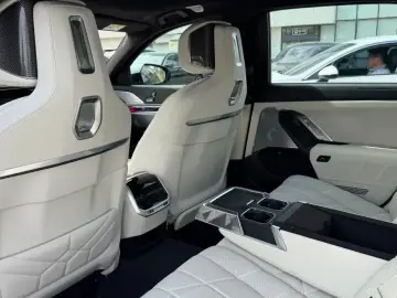 2024 BMW i7 с пробегом 5 635 км