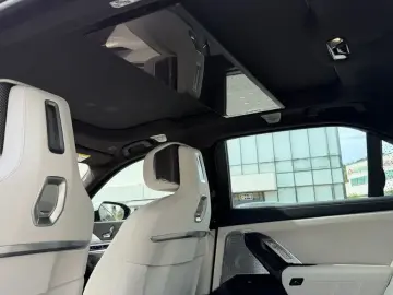 2024 BMW i7 с пробегом 5 635 км